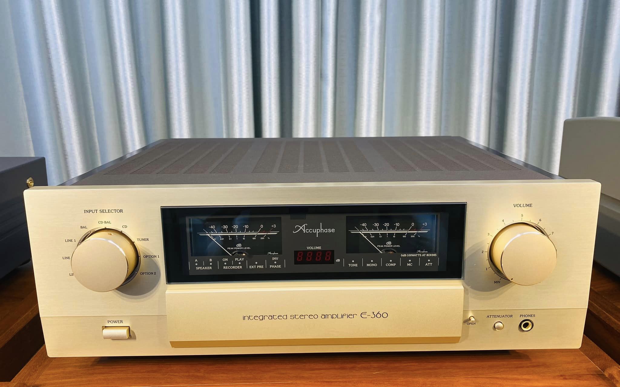 ACCUPHASE E-360