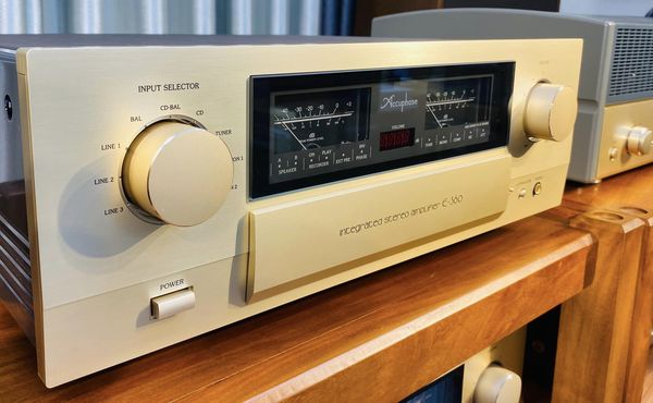 ACCUPHASE E-360 mat truoc