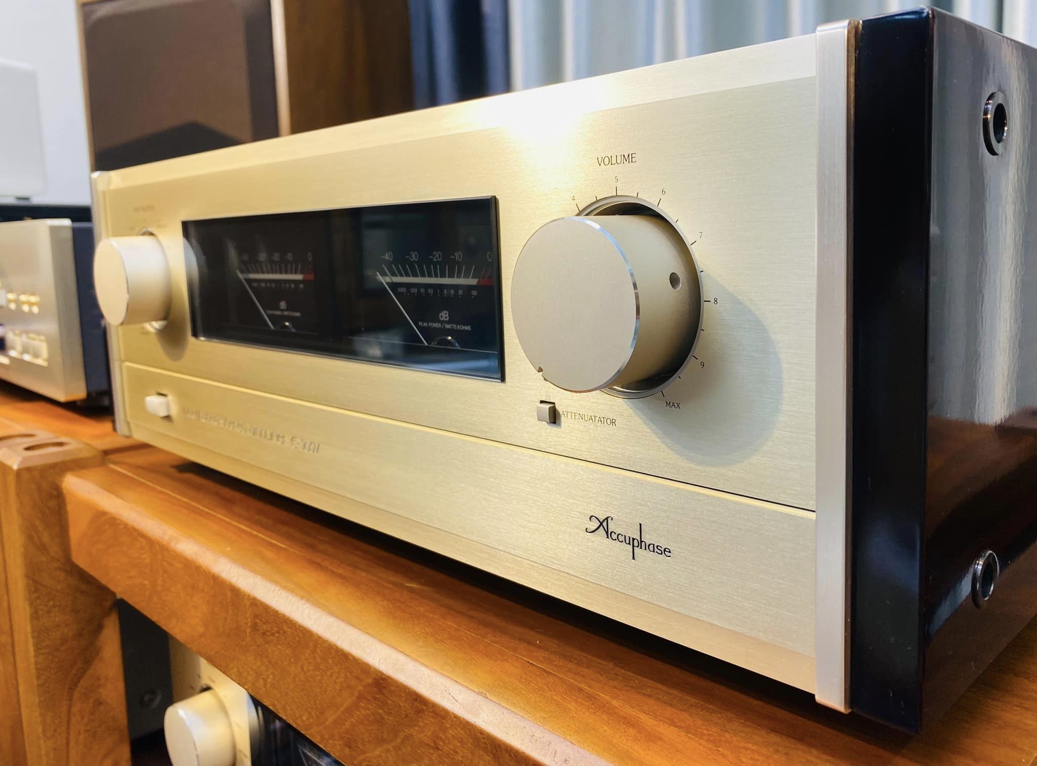 Accuphase E-305V 
